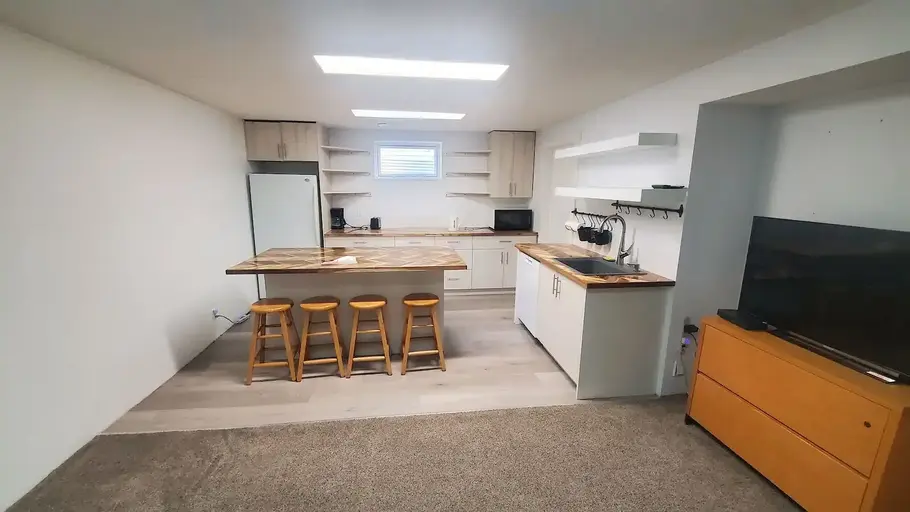 2 beds 1 bath renovated basement SW Calgary | Calgary | 2870546
