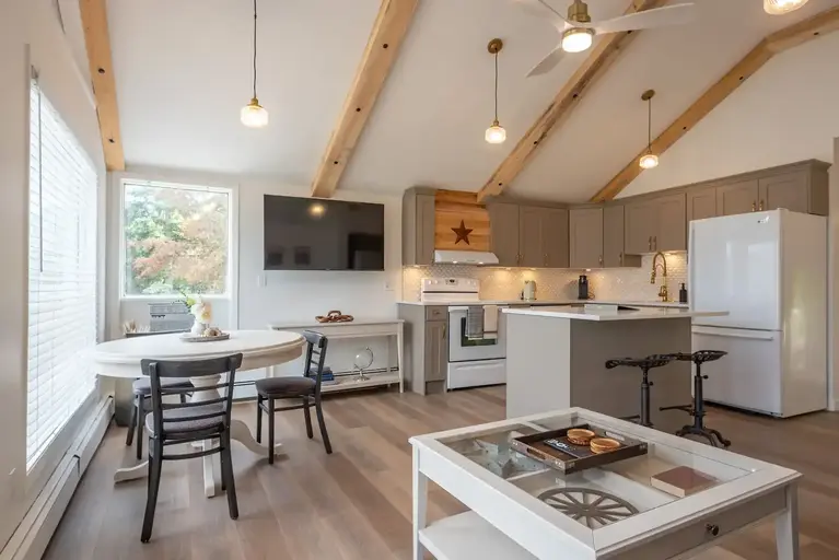 Cozy, historic, newly renovated suite | 2208 17 Street Southwest, Calgary | 2870562