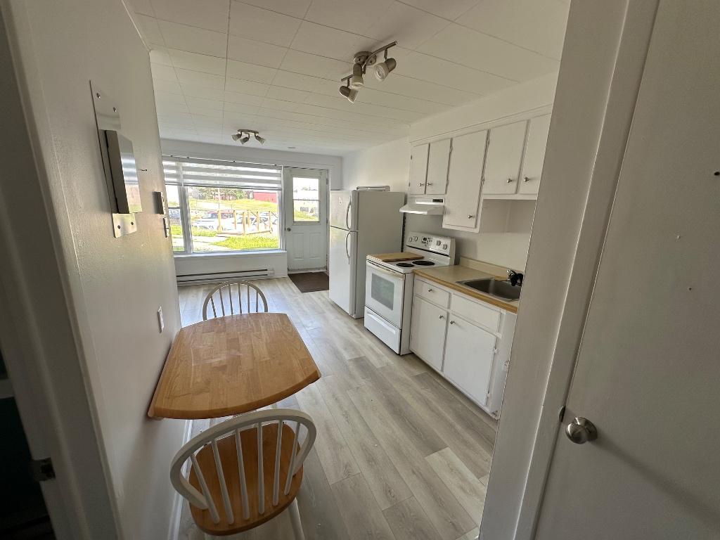 2 1/2 chauffé, éclairé, meublé, centre de rivière rouge | 2878269