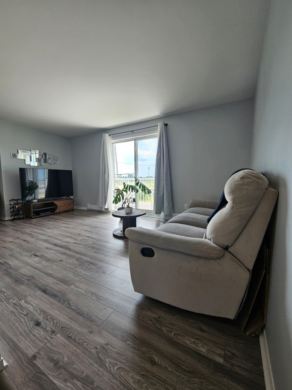 Bel Appartement 3 1/2 -Cessation De Bai | 2878354