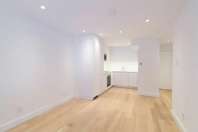 4570-4590 Queen Mary | 4580 Chemin Queen Mary, Montreal | 2878438