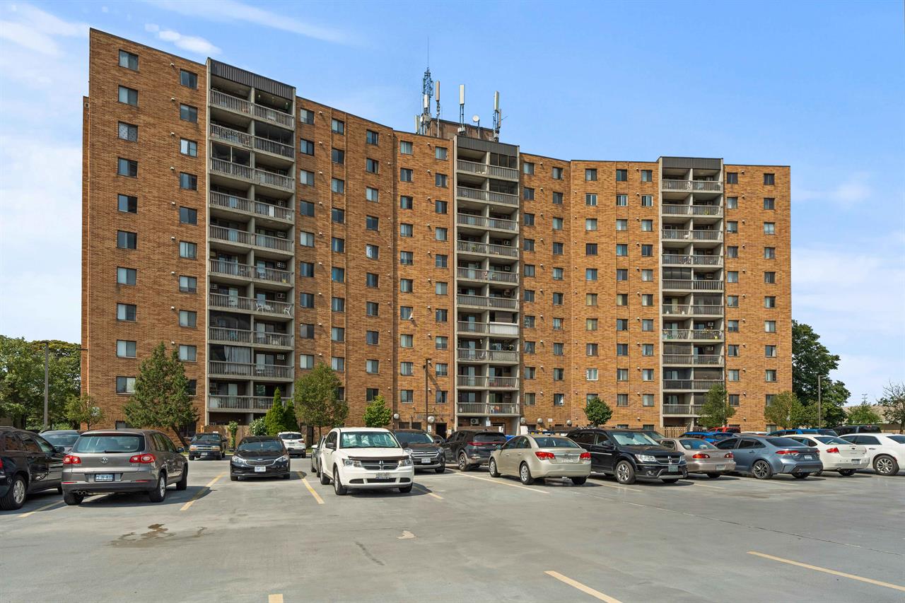 Lauzon Tower Apartments | 2878465
