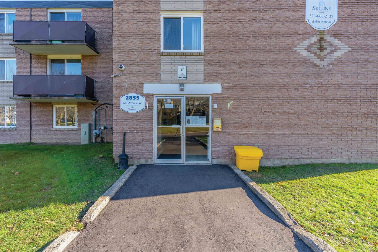Thompson Manor | 2878475