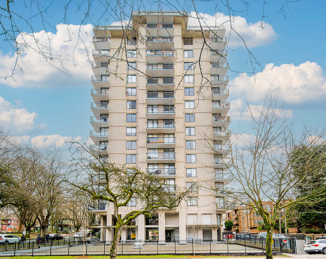 Small Bachelor Apartment in Heart of West End | 1460 Barclay Street, Vancouver | 2878643