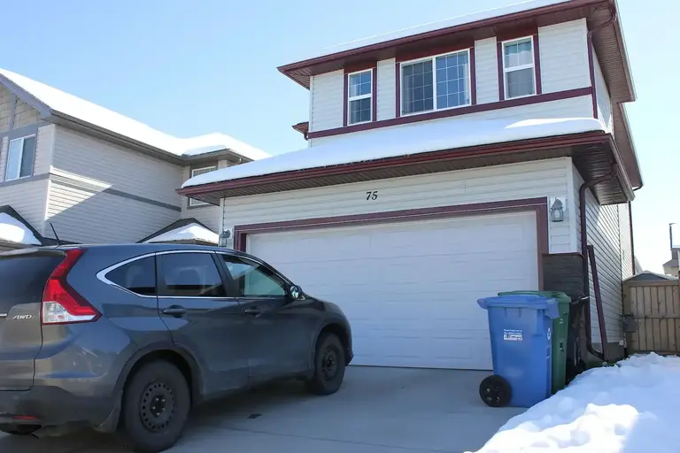3+1 bedroom, 2.5 bathroom quiet two story house in Evergreen | 75 Everwoods Park Southwest, Calgary | 2878728