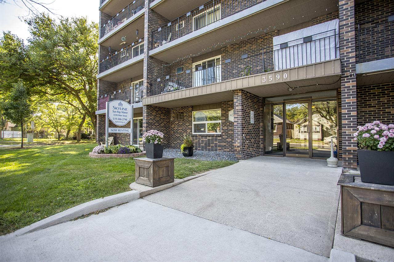 Sun Ray Manor | 2878979