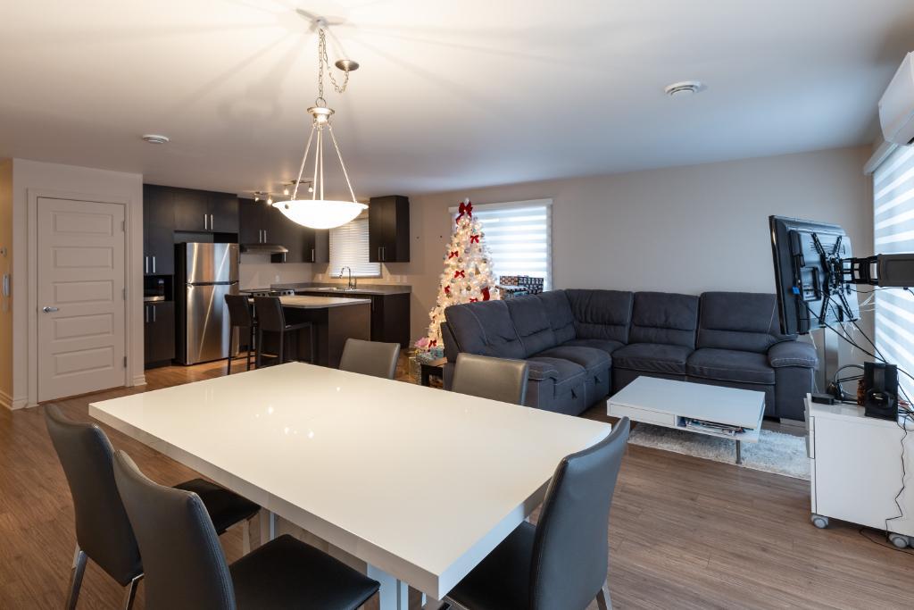 5 1/2 LUXUEUX ASCENSEUR PRIVÉ 50 ANS ET PLUS OCTOBRE 2025 VENEZ VOIR SUR PLACE.. TRES GRAND 1740 PC HAUT DE GAMME. ST HUBERT LONGUEUIL VIDÉO | 2879325