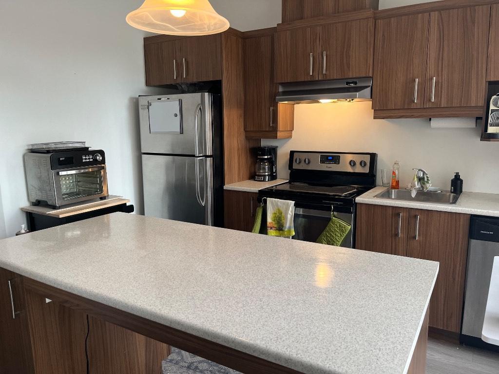Grand Studio de 548 pi² à Longueuil à deux minutes de marche du Métro Longueuil 1185$ | 2881874