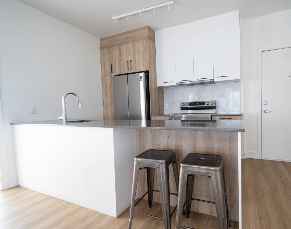 4 1/2 Avec Internet 130m Metro St-Michel | 2881900