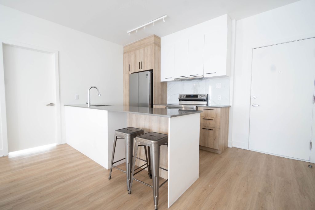 4 1/2 Avec Internet 130m Metro St-Michel | 2881900