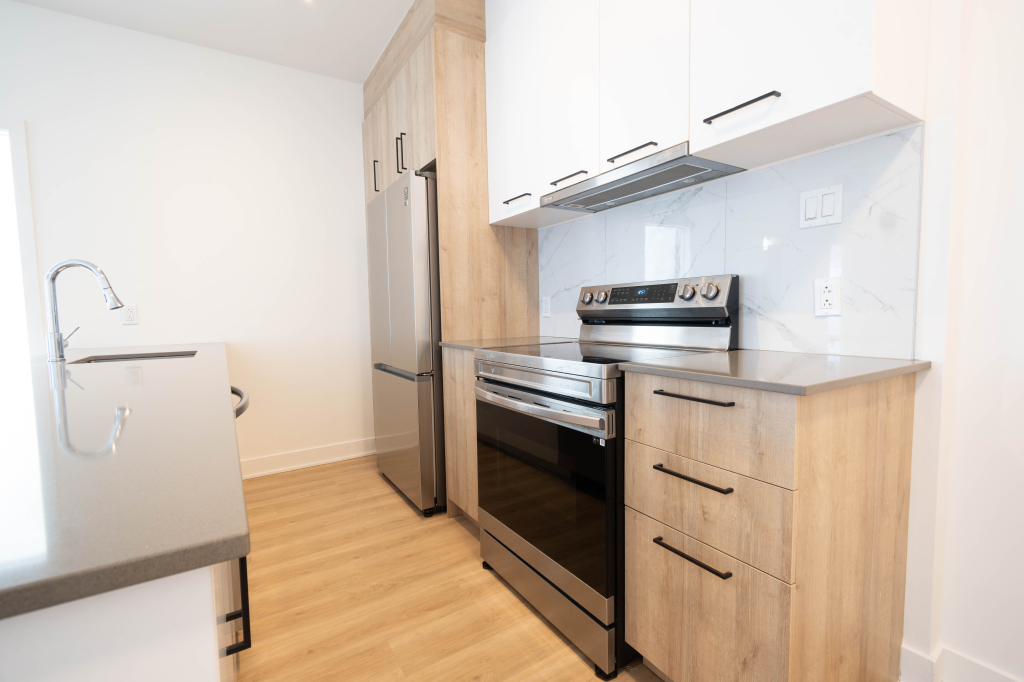 4 1/2 Avec Internet 130m Metro St-Michel | 2881900