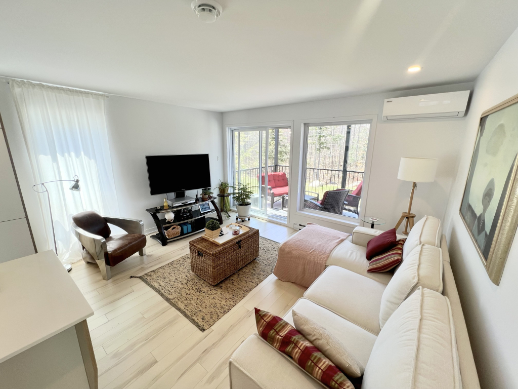 Magnifique Grand 5 ½ Style Condo | 2881976