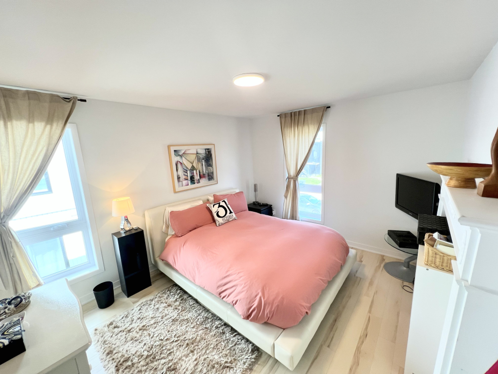 Magnifique Grand 5 ½ Style Condo | 2881976