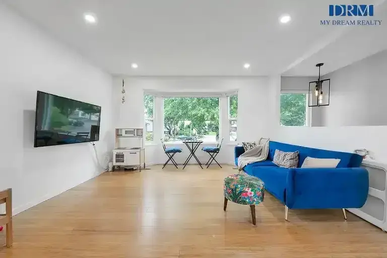 D151 - Bright 3-Bedroom Home with Cozy Solarium in Cloverdale! | 6361 Sundance Drive, Surrey | 2882141