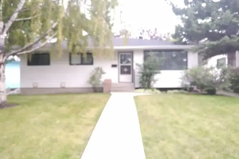 3 Bedroom - Main Floor of House - In Acadia - For Rent | Calgary | 2882193