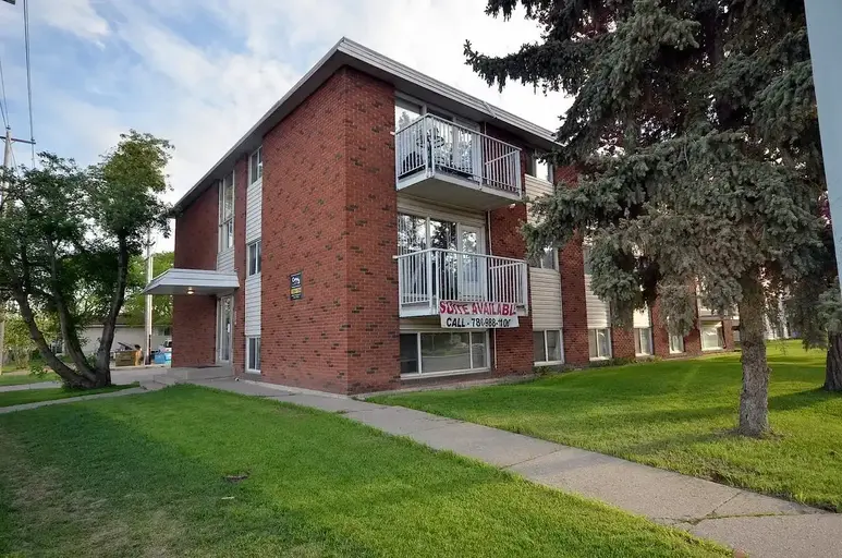 Shackleton Manor - just off Whyte Avenue | 8120 97 St NW, Edmonton | 2882224