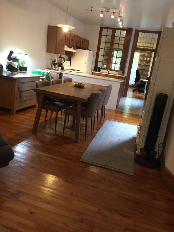NDG. Metro Vendome.  Marcil.  Superbe. Renove. 1-er juillet . 2eme etage. Triplex.  Tres grand 1095sf. Lumineux | 2884661