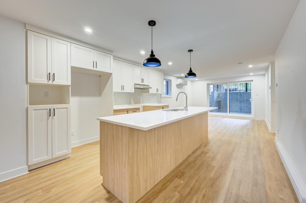 Appartement neuf dans le coeur du Vieux-Longueuil, 5 1/2 + salle de lavage. Disponible dès maintenant. Internet inclus. | 2884668