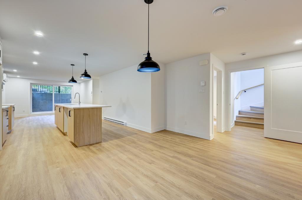 Appartement neuf dans le coeur du Vieux-Longueuil, 5 1/2 + salle de lavage. Disponible dès maintenant. Internet inclus. | 2884668