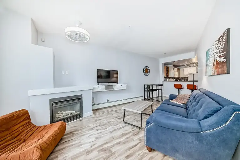 Furnshed 1 Bed + Den in Mission. Heated parking. Insuite Laundry. Steps to 4st | 209 - 315 24 Ave SW, Calgary | 2884892