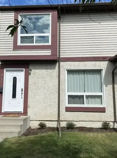 ROOM FOR RENT - Cozy townhouse fully furnished except for your room | 217 Deerpoint Lane Southeast, Calgary | 2884904
