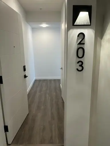 Spacious 2 Bed-1 Bath Corner Unit + AC + Gym + Parking + Huge Balcony | 3932 University Avenue Northwest, Calgary | 2884923