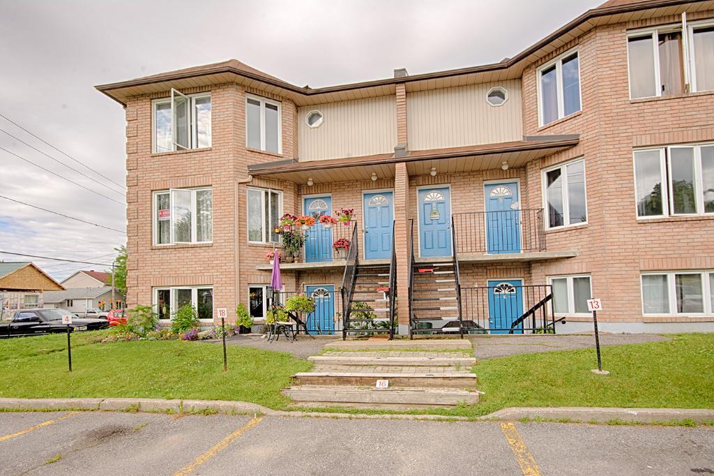 beau grand condo 2 chambres très tranquille 1300 pieds carrés | 2891403