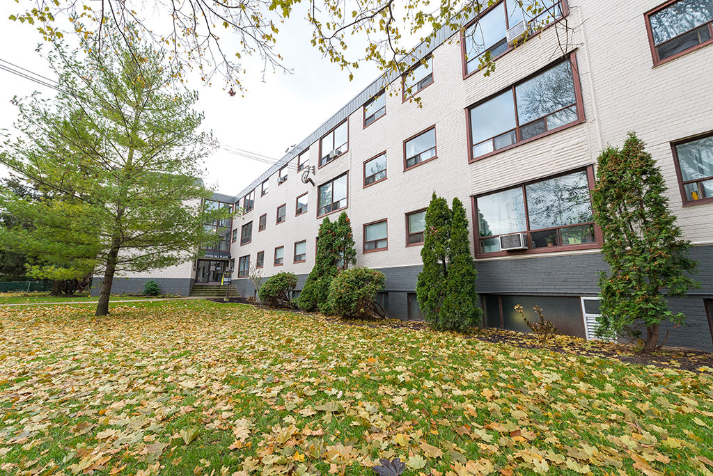 Crown Hill Place Apartments | 2891595
