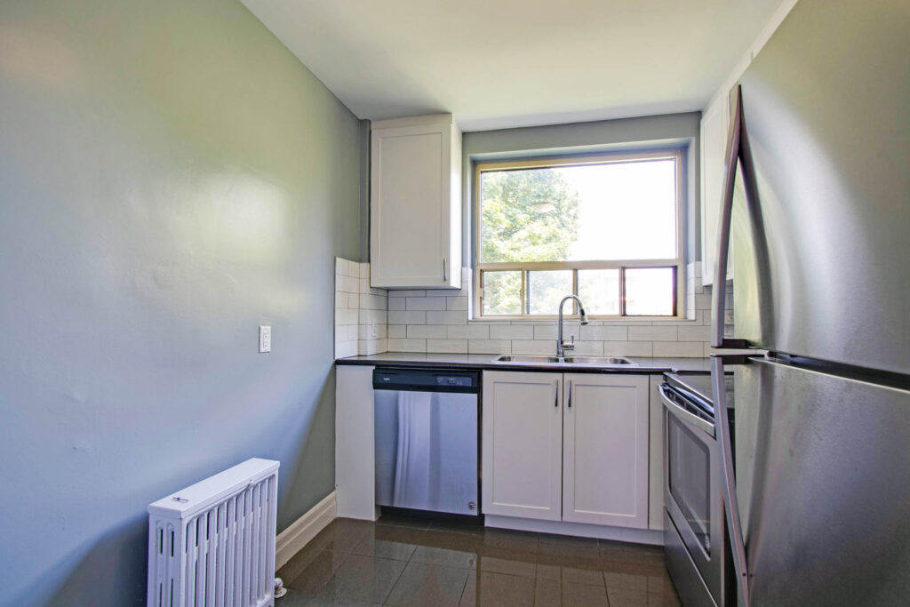 Crown Hill Place Apartments | 2891595