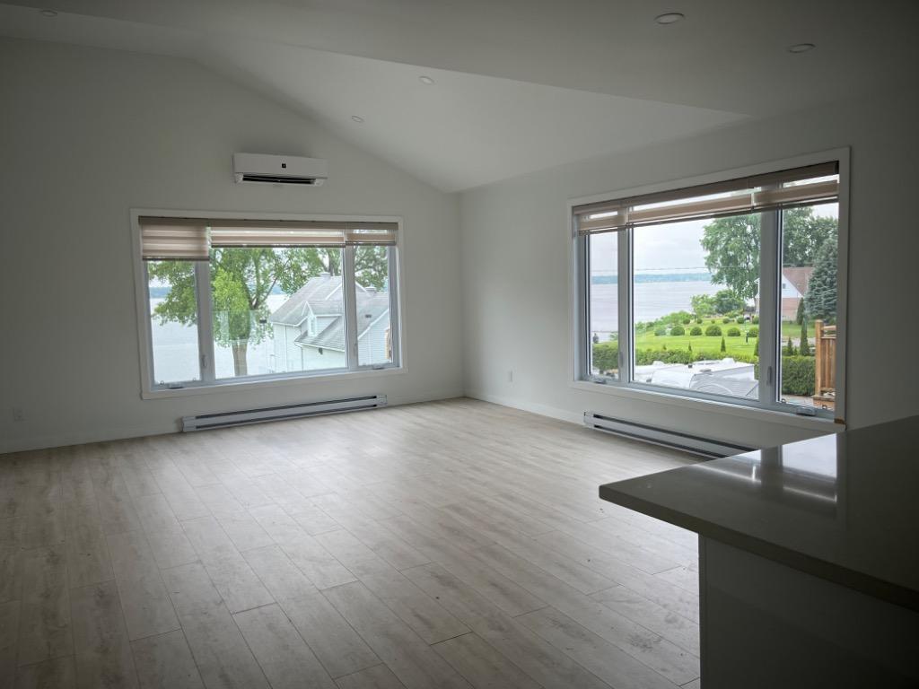Magnifique 4 1/2 Lumineux - Vue sur le fleuve | 2891946
