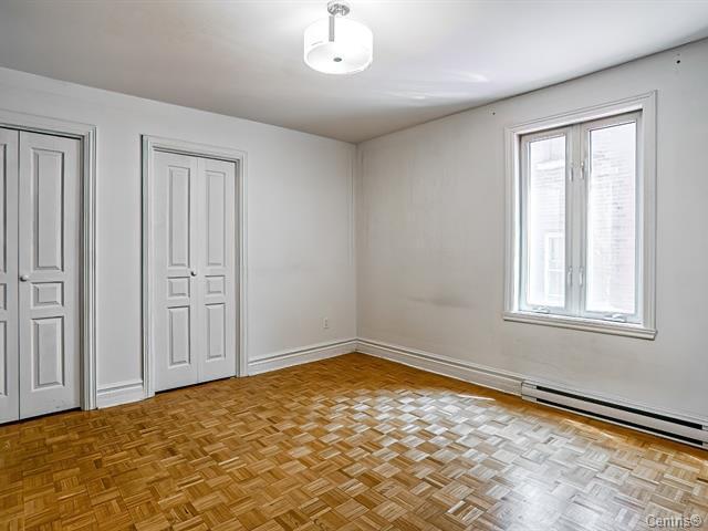 *VILLERAY* Appartement rénové de 3 chambres à coucher avec cour arrière et stationnement | 2891977