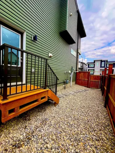 Spacious Luxury Legal Suite with Private Yard | Calhoun Common Northeast, Calgary | 2892300
