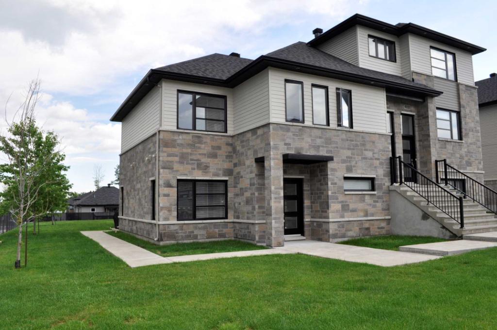 Très beau et grande maison de luxe 6 1/2 sur 2 étages 2 Garages cour privé à louer disponible 1er juillet (St-Jérôme-Lafontaine) | 2892383
