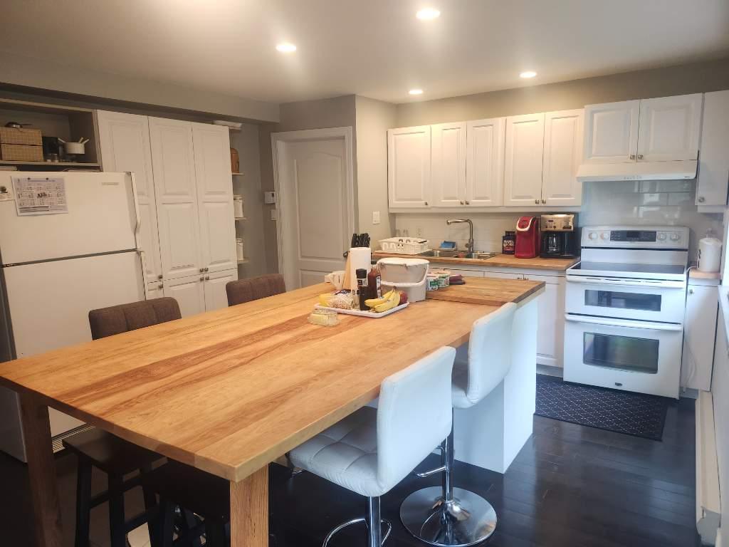 Maison chalet au bord de leau a lentree du parc du mont tremblant | 2892395