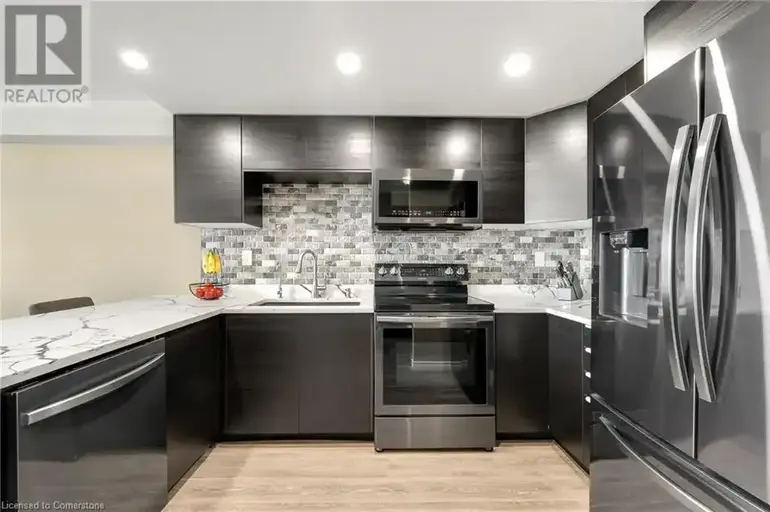 18 HOLBORN Court Unit# 602 | 18 HOLBORN Court Unit# 602, Kitchener | 2892431