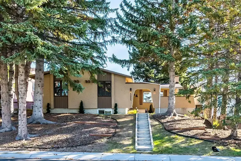 Silver Springs Home With Optional Separate Entrance Basement Suite | Calgary | 2901884