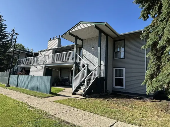 Spacious 2 Bedroom+ Den Townhouse in great location! | 1921 Saddleback Road Northwest, Edmonton | 2901904