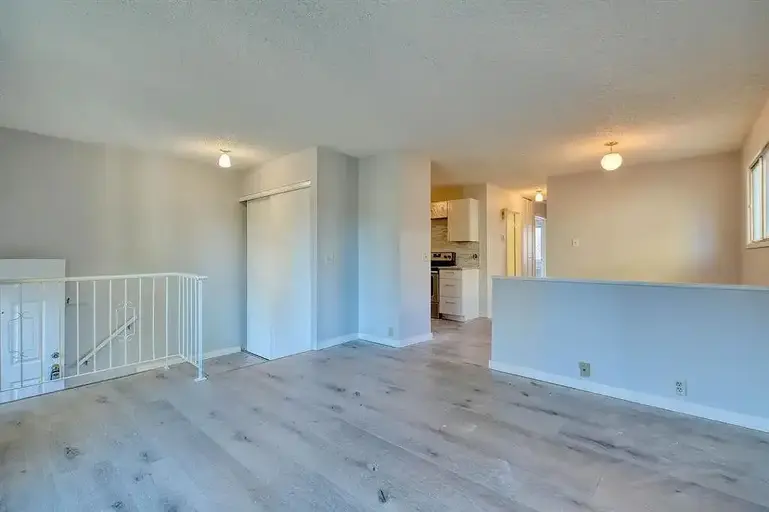 Bright Two Bedroom Upper Floor | Calgary | 2894641