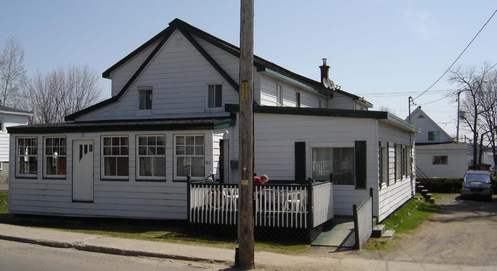CHAMBRE À LOUER À SAINT-AGATHE-DES-MONTS,PRES DE TOUT LES SERVICES. | 2894723