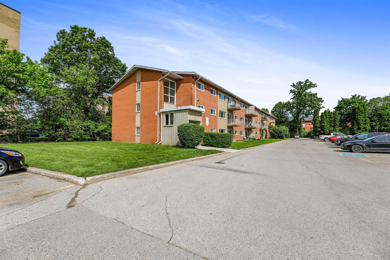 Huron Village Apartments | 2894886