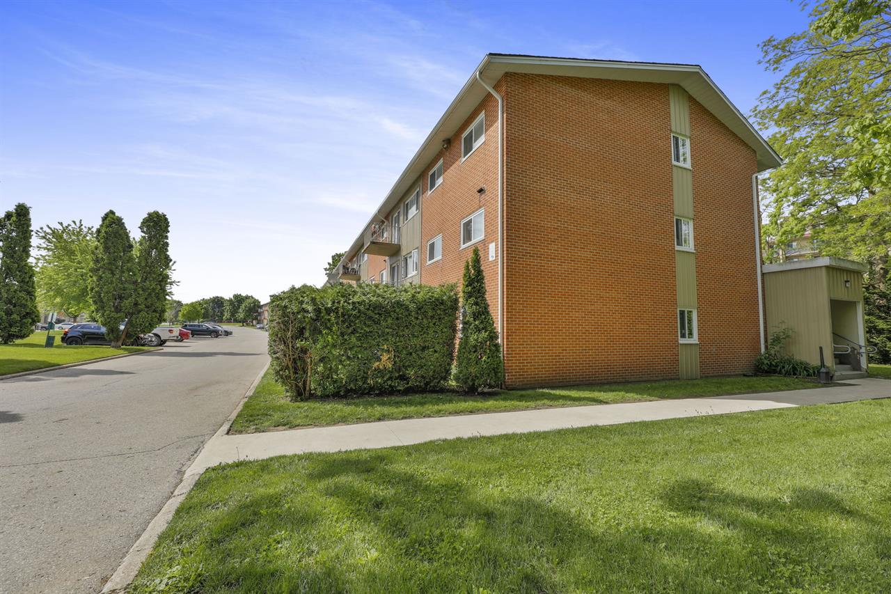 Huron Village Apartments | 2894886