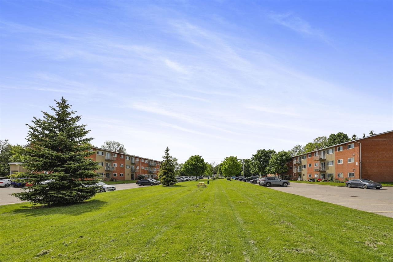 Huron Village Apartments | 2894886