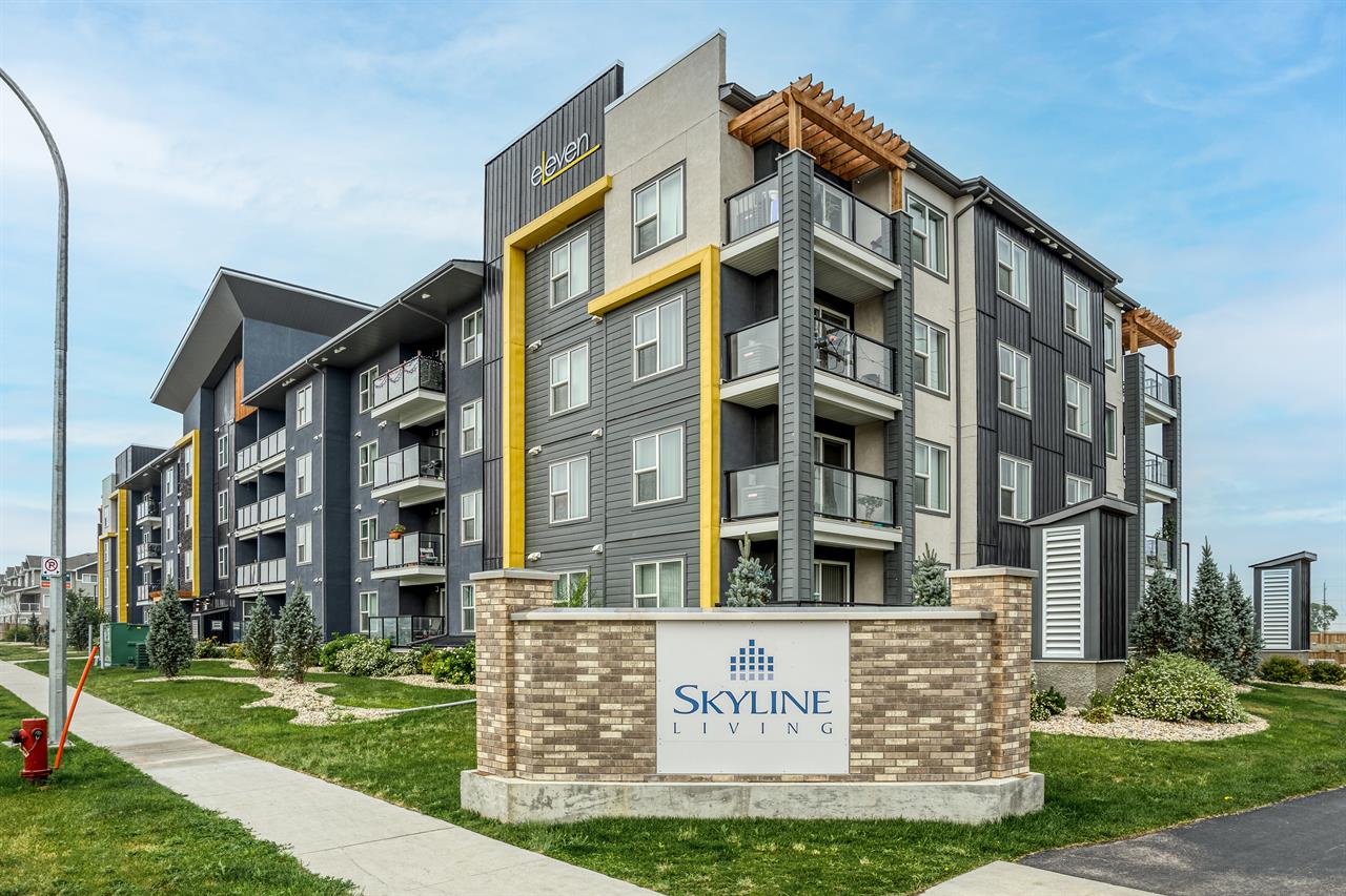 Addison Square | 2895144