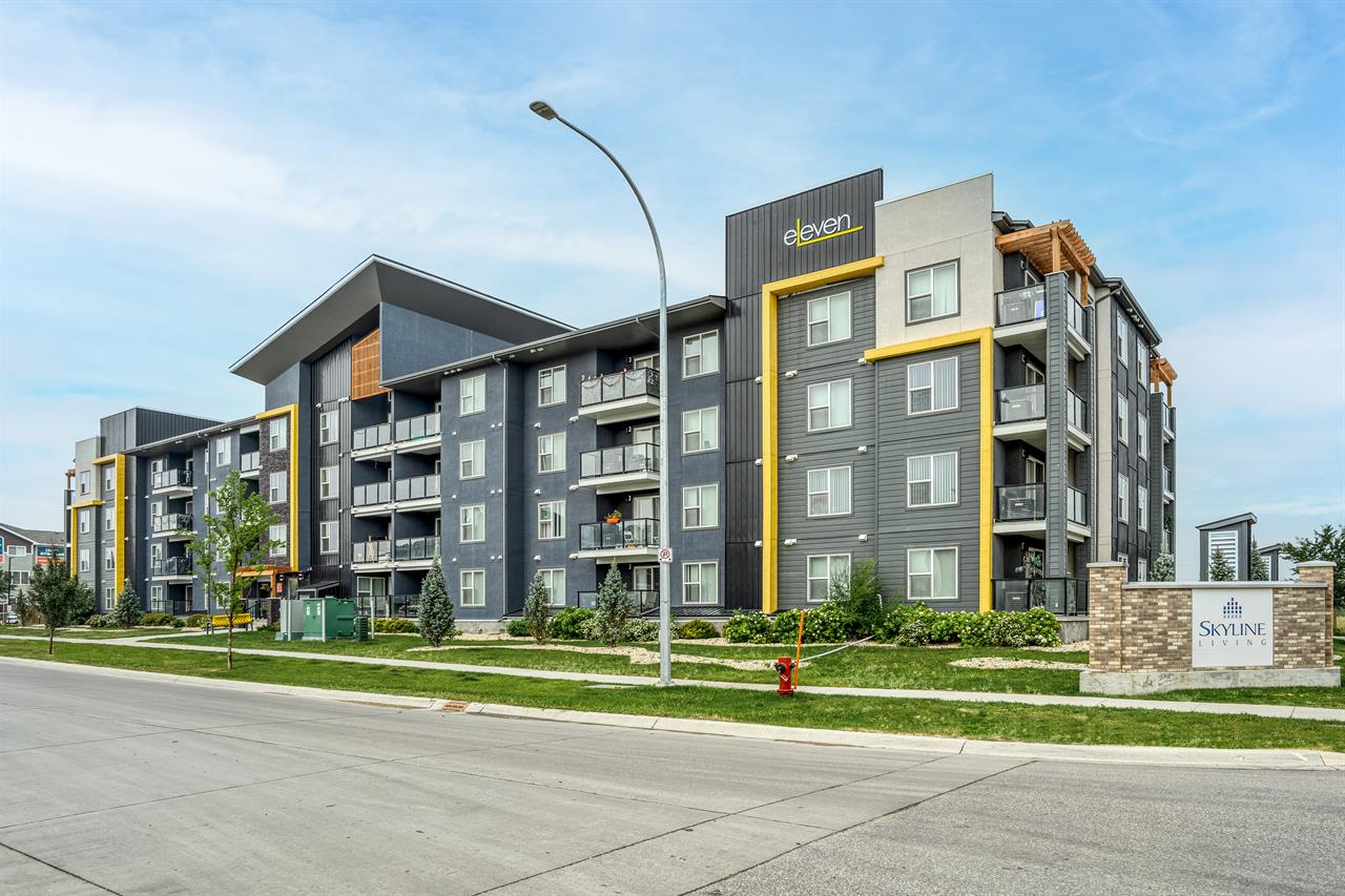 Addison Square | 2895144