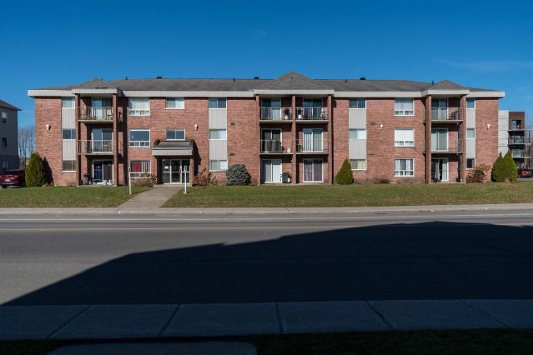 GRAND ET LUMINEUX 3.5 DISPONIBLE 1er AVRIL 2025 | 2895162