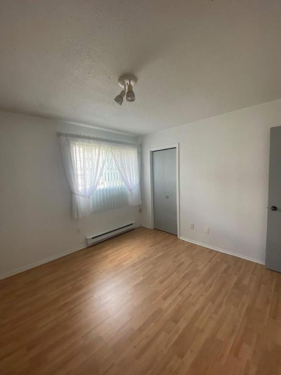 GRAND ET LUMINEUX 3.5 DISPONIBLE 1er JUILLET 2025 | 2895163