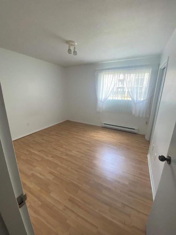 GRAND ET LUMINEUX 3.5 DISPONIBLE 1er JUILLET 2025 | 2895163