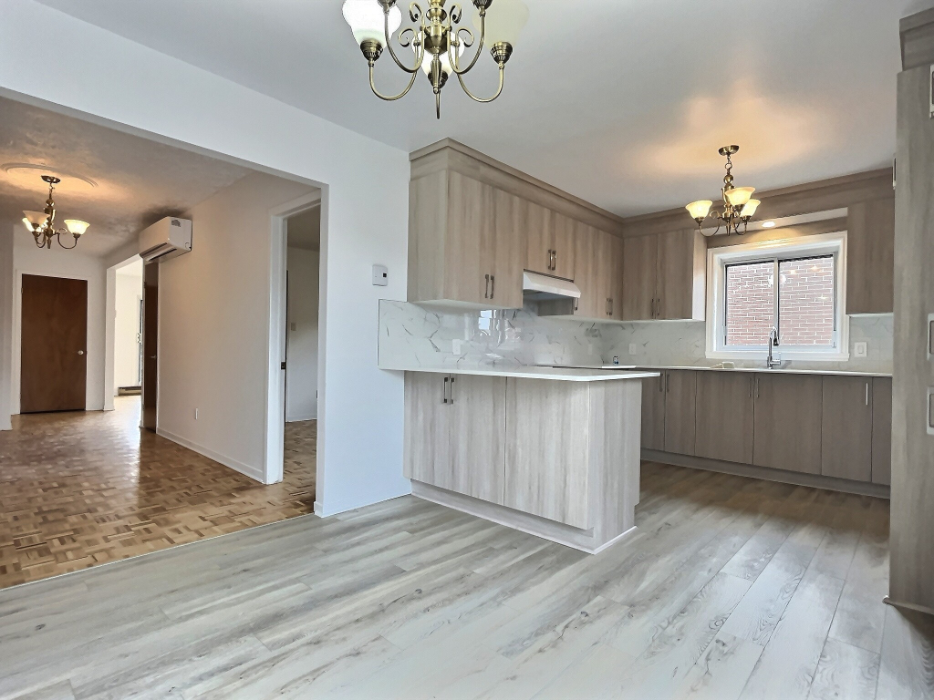 5 1/2 Haut Duplex - Galeries D'Anjou | 2895257