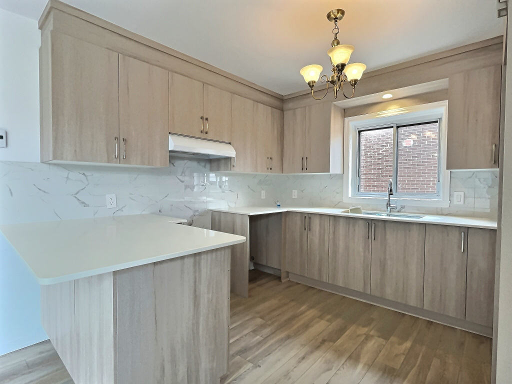 5 1/2 Haut Duplex - Galeries D'Anjou | 2895257