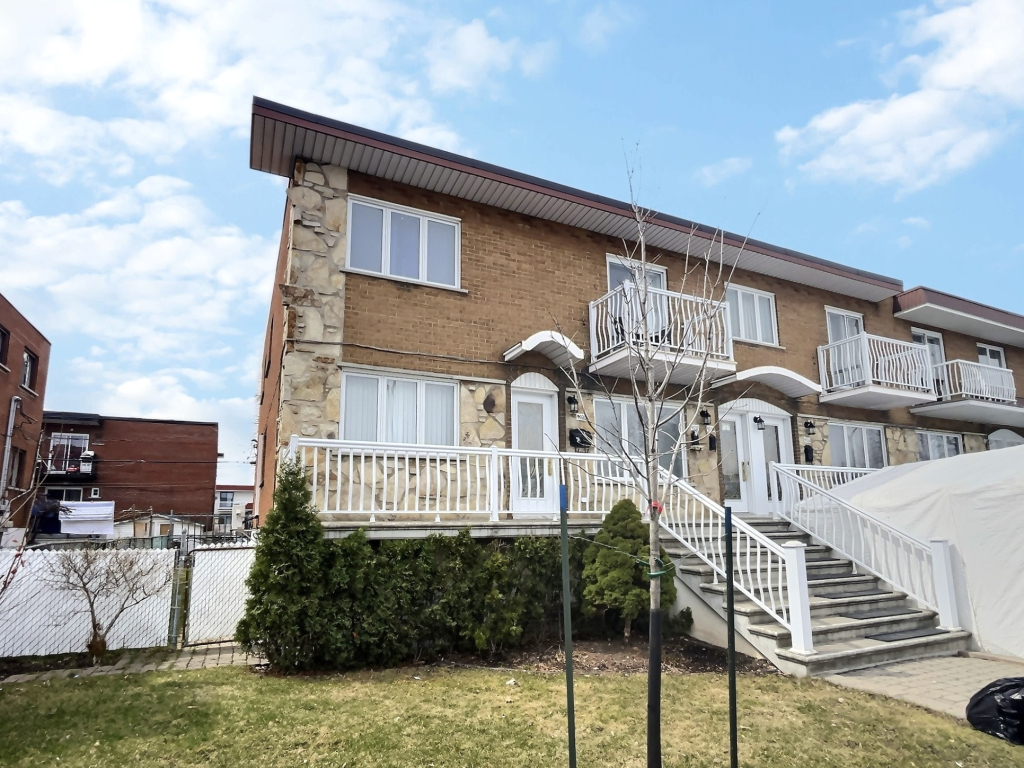 5 1/2 RDC Avec Stationnement Et Cour | 2895258